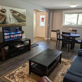 Forest 1-BR Suite - Hot Tub, Playground, BBQ, hotel v destinácii Halfmoon Bay