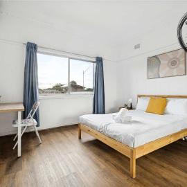 Peaceful Double Room Near Parks & Transit with Shared Bathroom and Kitchen, hotelli kohteessa Padstow