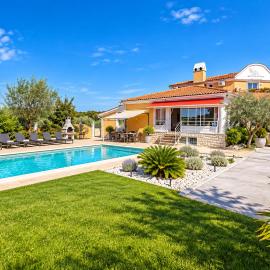 Villa VEDORNA - big wellness house near beach, pool, wellness room with jacuzzi & sauna, game room, table tennis, playground & bbq, Pomer, Istria