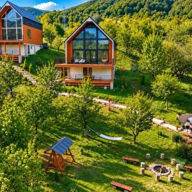 Triovista Chalets, hotel v destinácii Nehoiu