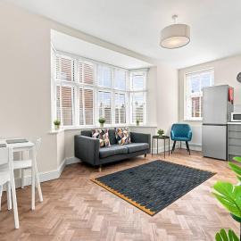 The Royal Apartments 1- Superking Bed & Parking