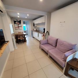 Studio cosy proche lac et centre ville，蘇斯通的飯店