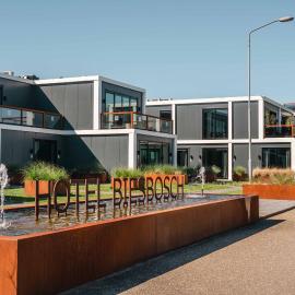 Hotel Biesbosch, готель у місті Дріммелен