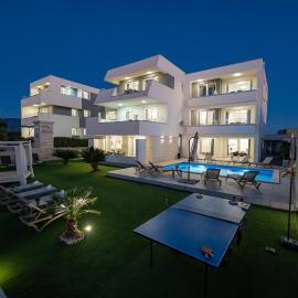 Apartments & Rooms Pool Villas Maris
