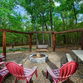 Kickin' Back - Secluded Cabin, hotelli kohteessa Broken Bow