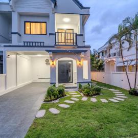 Stylish 3 Bedroom Villa with Garden, Chalong - by PoshSaga