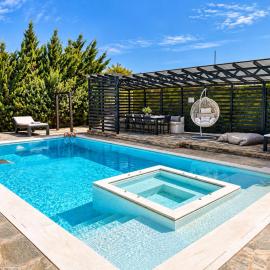Olivujoj Villajoj - Deluxe Villa with Detached Pool House