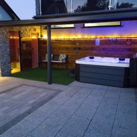 Countryside Cottage with Hot Tub and Steam Room