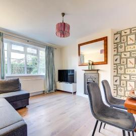 Modern flat near Pitshanger Park