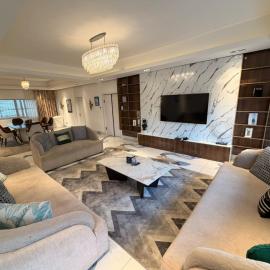 Sujimoto Residences MacDonald