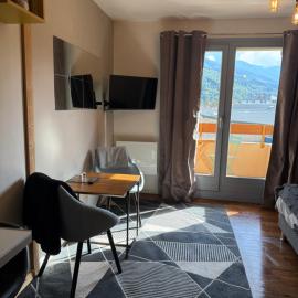 Studio aux pieds des montagnes