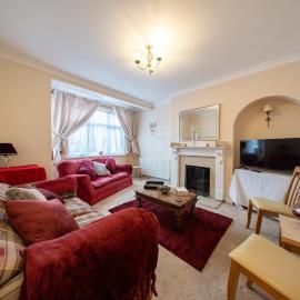 New! Spacious 5 Bedroom House in Wimbledon by Rockman Residences