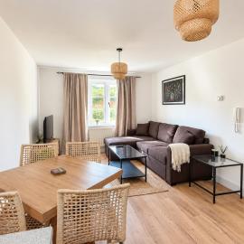 Cosy High street flat near Cotswolds, hotel sa Witney