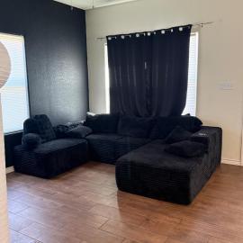 Spacious 2-story home on a cozy corner lot Pets ok