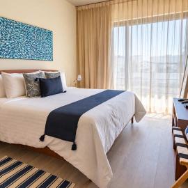 The Boat Luxury 1BR w Rooftop Pool 200m to Beach