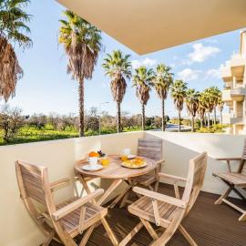 Luxury Apartment | Pool & Beach