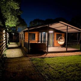 Chalet met privé jacuzzi tussen Hoorn en Enkhuizen, hotelli kohteessa Wijdenes