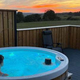 Coldharbour Loft with 'Hot Tub in the Sky'