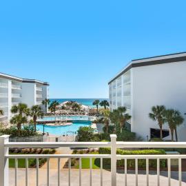 Beach-view condo with outdoor pool hot tub sauna tennis BBQ & beach access