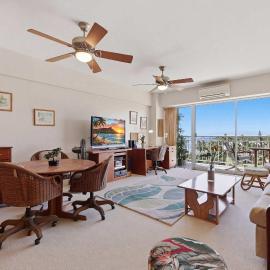 Waikiki Oceanfront with FREE Parking & AC