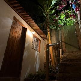 - - Cantinho do Morro - - Suíte com Terraço, hotell i Goiás