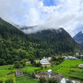 Sapphire Resort Neelum Valley, hotel a Bāta
