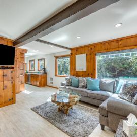 Dog-friendly house near the beach with ocean view and private gas grill