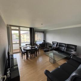 Luxury Apartment with Balcony, King Bed Free Parking 10 Min to Copenhagen Centre