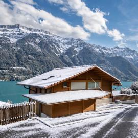Luxury Lakeview Chalet with AC & SPA near Interlaken