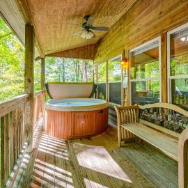 Secluded Nantahala 'Gone Hunting' Cabin w/ Hot Tub