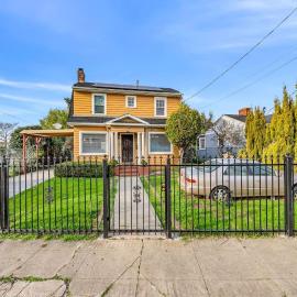 Quiet 3BR Oakland Home • Big Yard • Free Parking