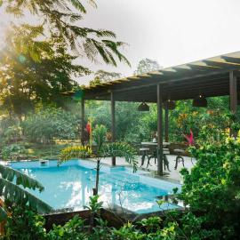 StayVista at The Glass House - Pool & Gazebo, хотел в Roha