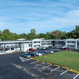 Viesnīca Days Inn & Suites by Wyndham Dayton North pilsētā Deitona