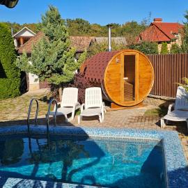 3 bedroom house ,with pool,sauna,BBQ in Pirita, hotel i Corjova