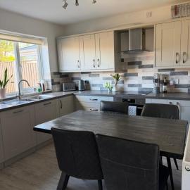 Quiet 2 bed home in quiet residential area ideal for contractors or long term stays, hotel di Wakefield