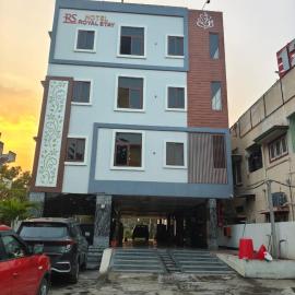Hotel Royal Stay Near Manipal hospital, hotel a Tādepalle
