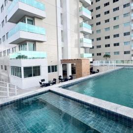 AP completo próx ao Shopping com piscina, garagem e ar, hôtel à Sobral