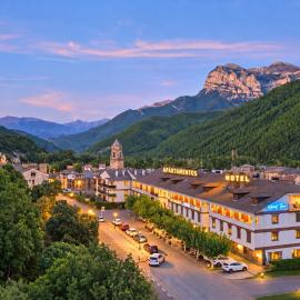 HOTEL TurMo, hotel v mestu Labuerda