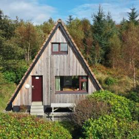 1 Bedroom Cabin with Mountain & Loch Views - Quiet Location between Glencoe & Ben Nevis, viešbutis mieste Corran
