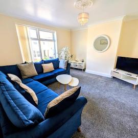 3 bedroom Modern Apartment With Parking