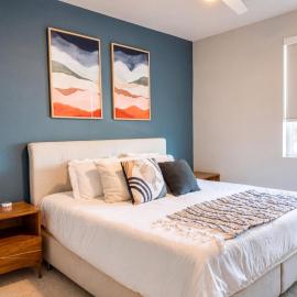 Resort-Style 2bed Condo 3 Miles to Disney