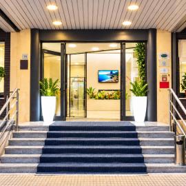 Hotel Touring, готель у місті Фальконара-Мариттіма