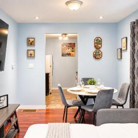 Cozy 2BR Oshawa Retreat - Near Lake Ontario