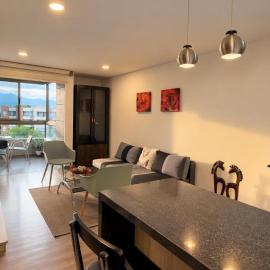 Modern Loft Near Airport Pool, Gym & Parking