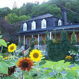 Auberge du Sault-à-la-Puce、Chateau Richerのホテル