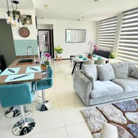 Modern & Spacious Two-Bedroom, Two-Bathroom Apartment with Free Parking