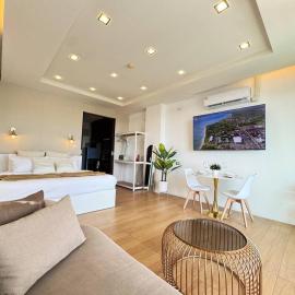 Rooftop Pool & Balcony in Beachfront Karon Condo