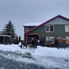 SlopeSide Chalet- Ski to and from your home!