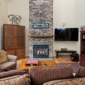 SlopeSide Chalet- Ski to and from your home!