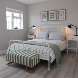 Hazel and Green Country Apartment
